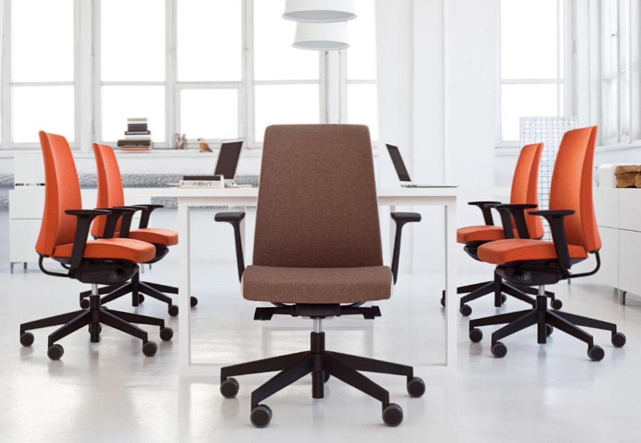 Где можно выбрать офисные кресла для персонала?